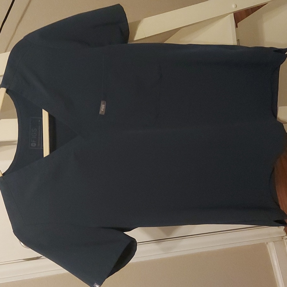 Figs scrub top